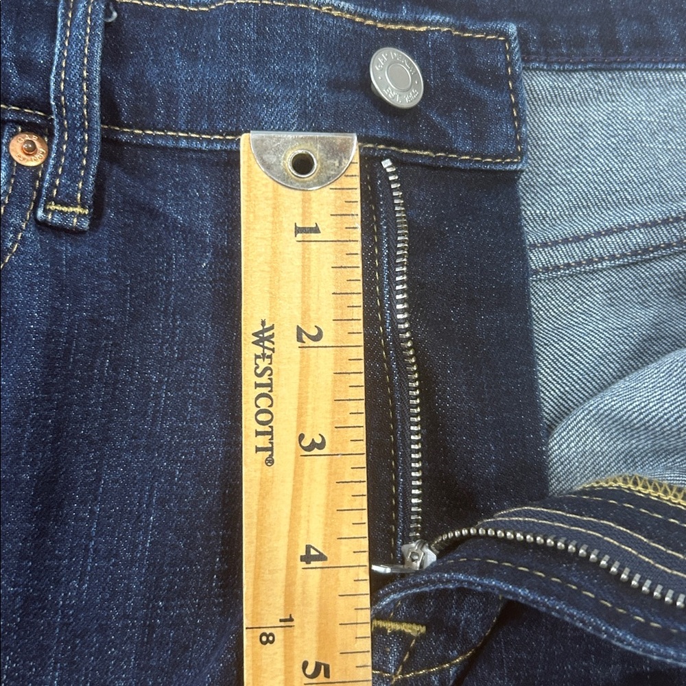 GAP dark wash girlfriend mid rise jeans- womens Size 6 petite
Casual classic - Picture 9 of 14